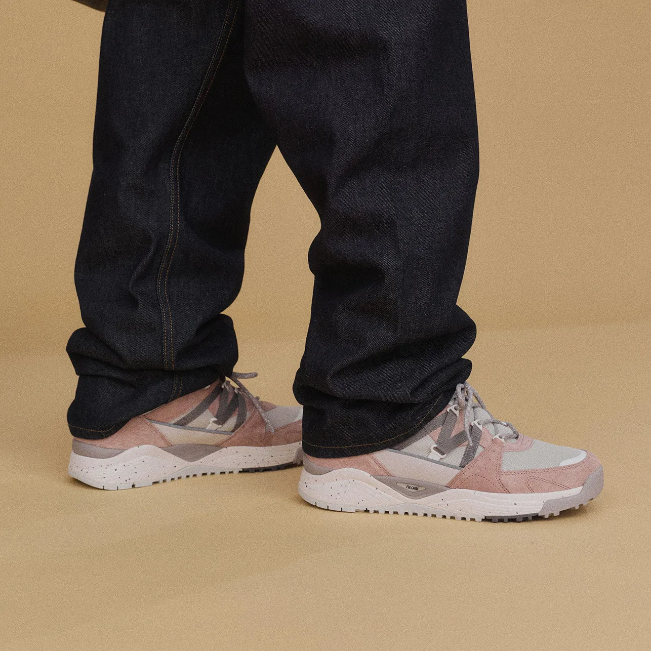 Karhu Fusion XC Adobe Rose sneakers Dark Gull Gray