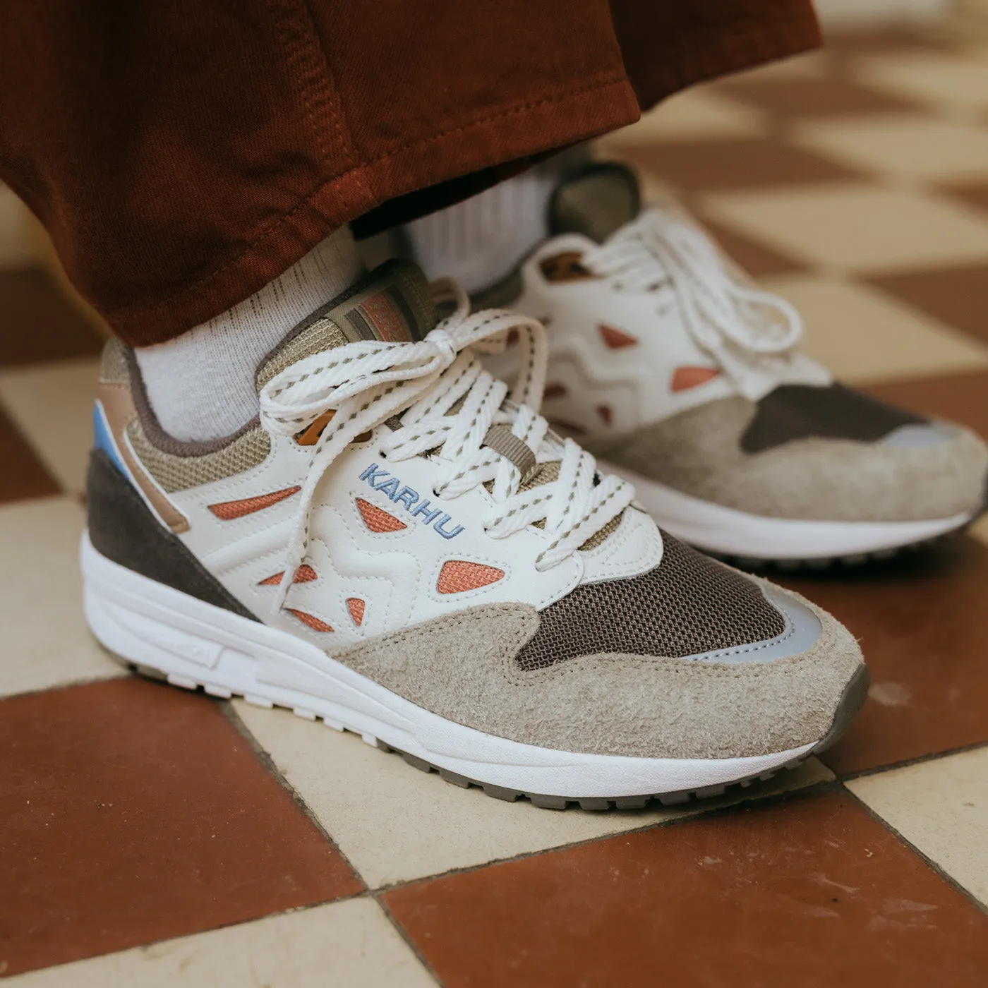 Karhu Legacy 96 Dark Gull Gray sneakers in camoscio grigie