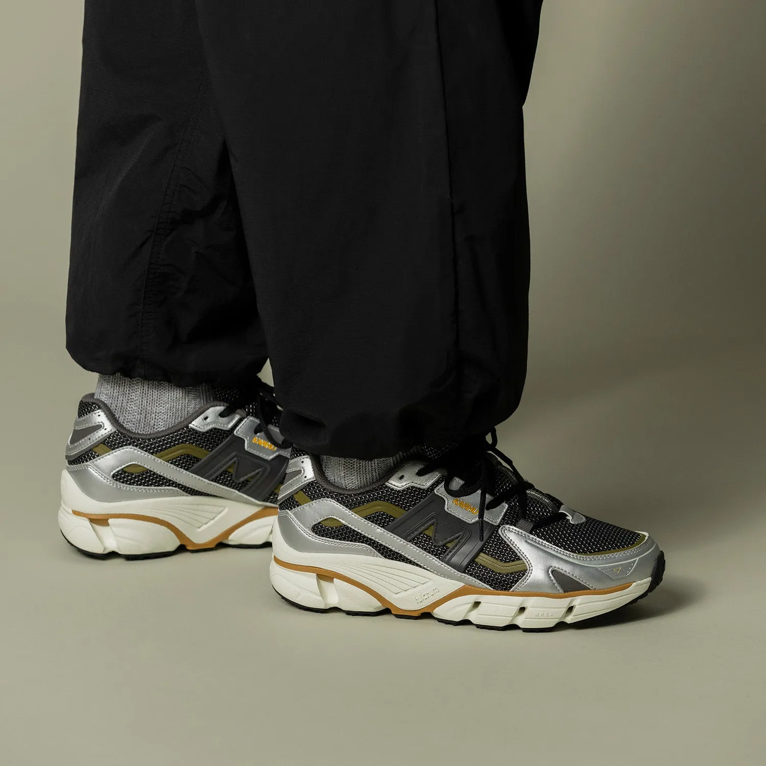 Karhu Super Fulcrum sneakers silver gull gray stabili