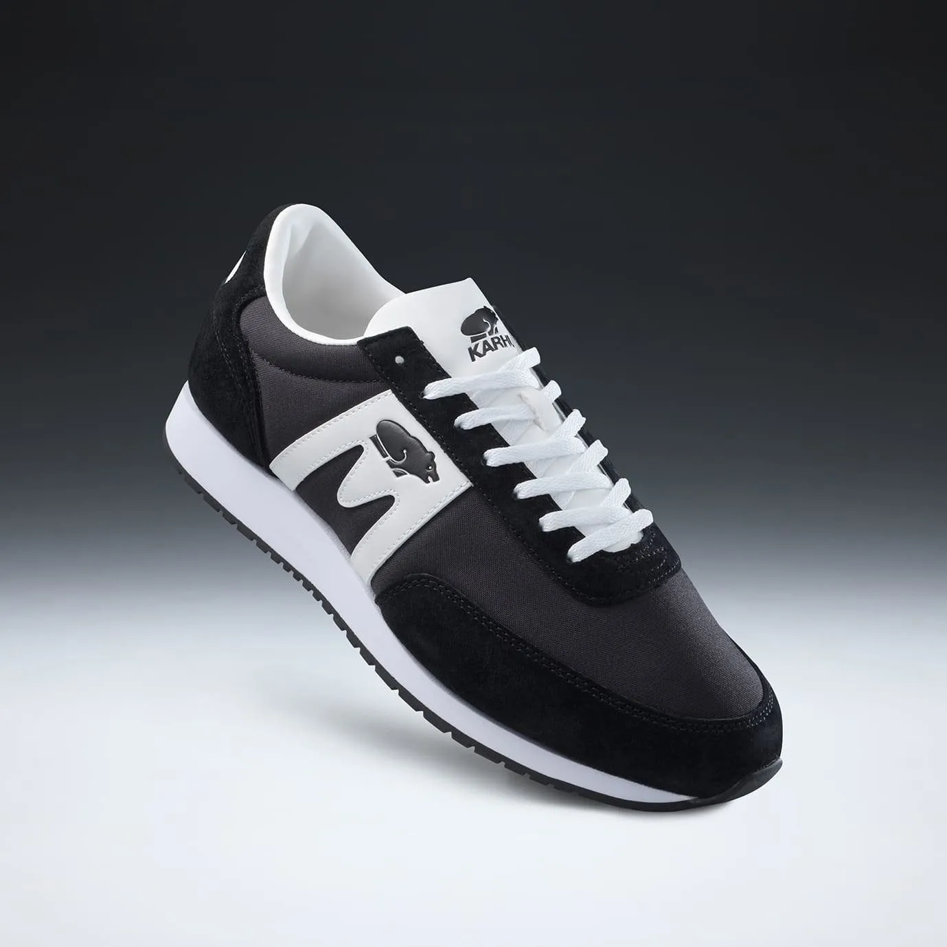 Karhu Albatross 82 scarpe Black White classiche