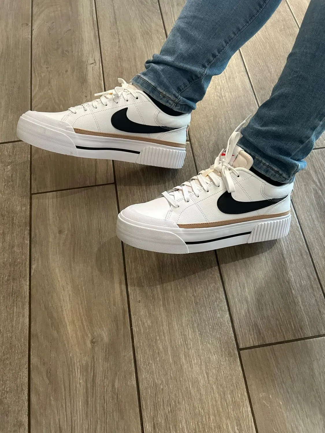Nike Court Legacy Lift scarpe donna platform bianche