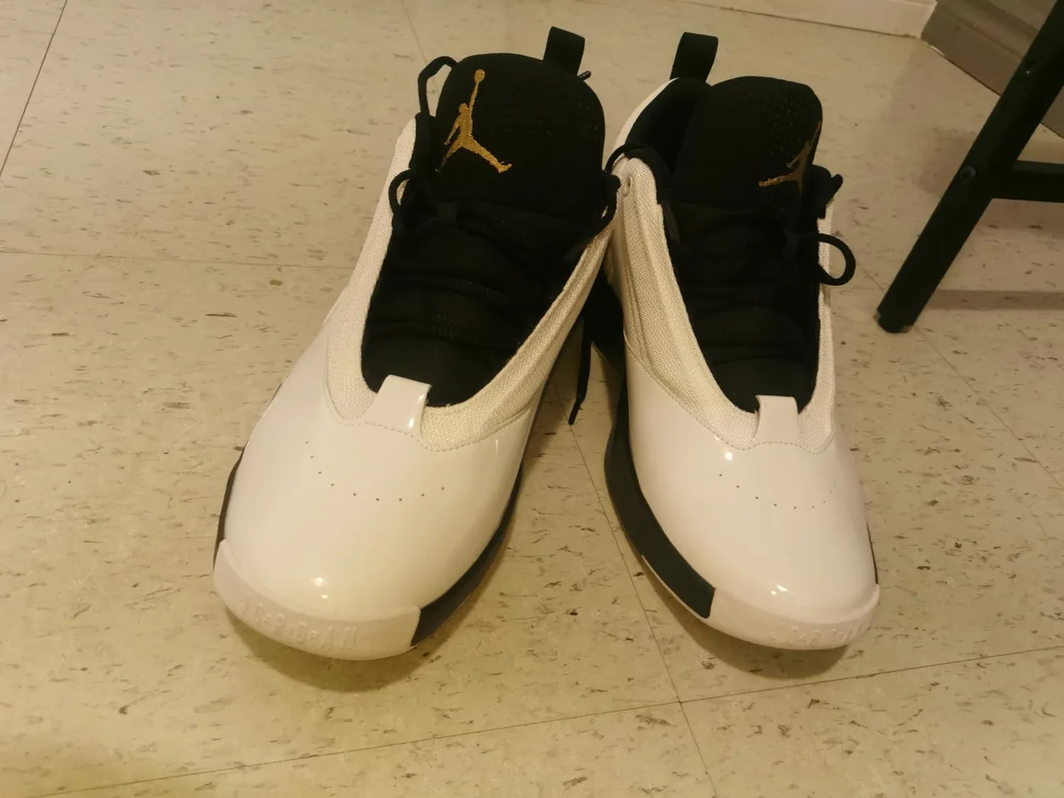 Jordan Max Aura 6 scarpe basket alte ammortizzate