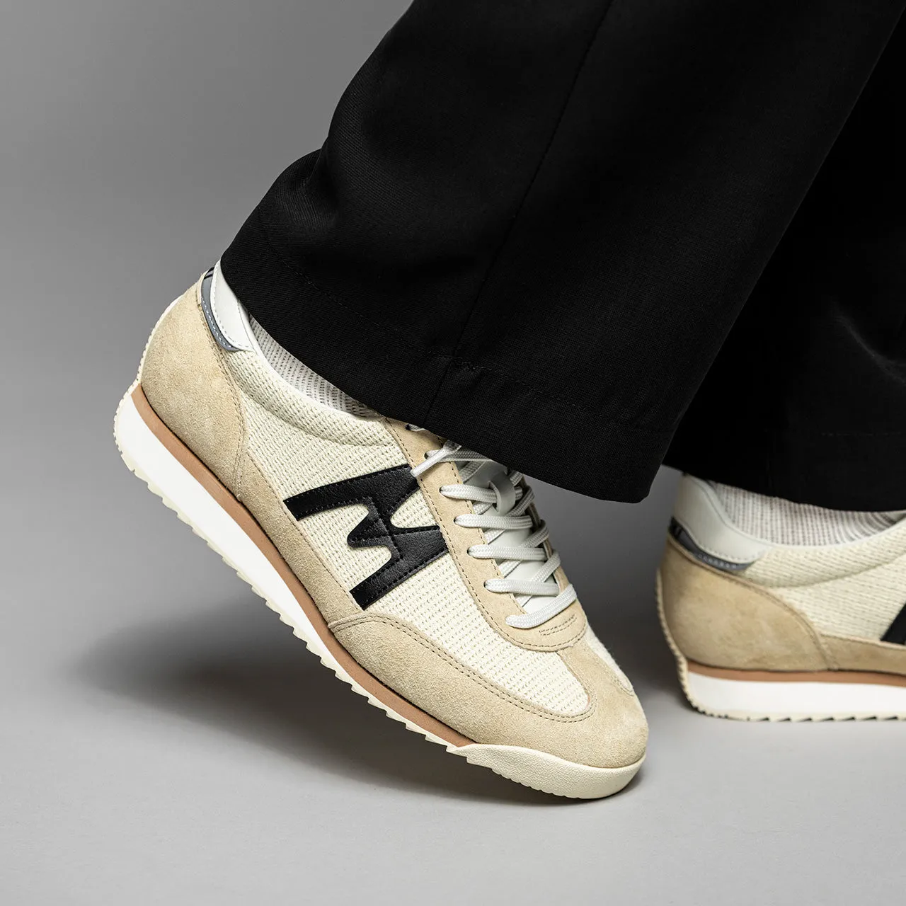 Karhu Mestari 76 sneakers boulder jet black ammortizzate