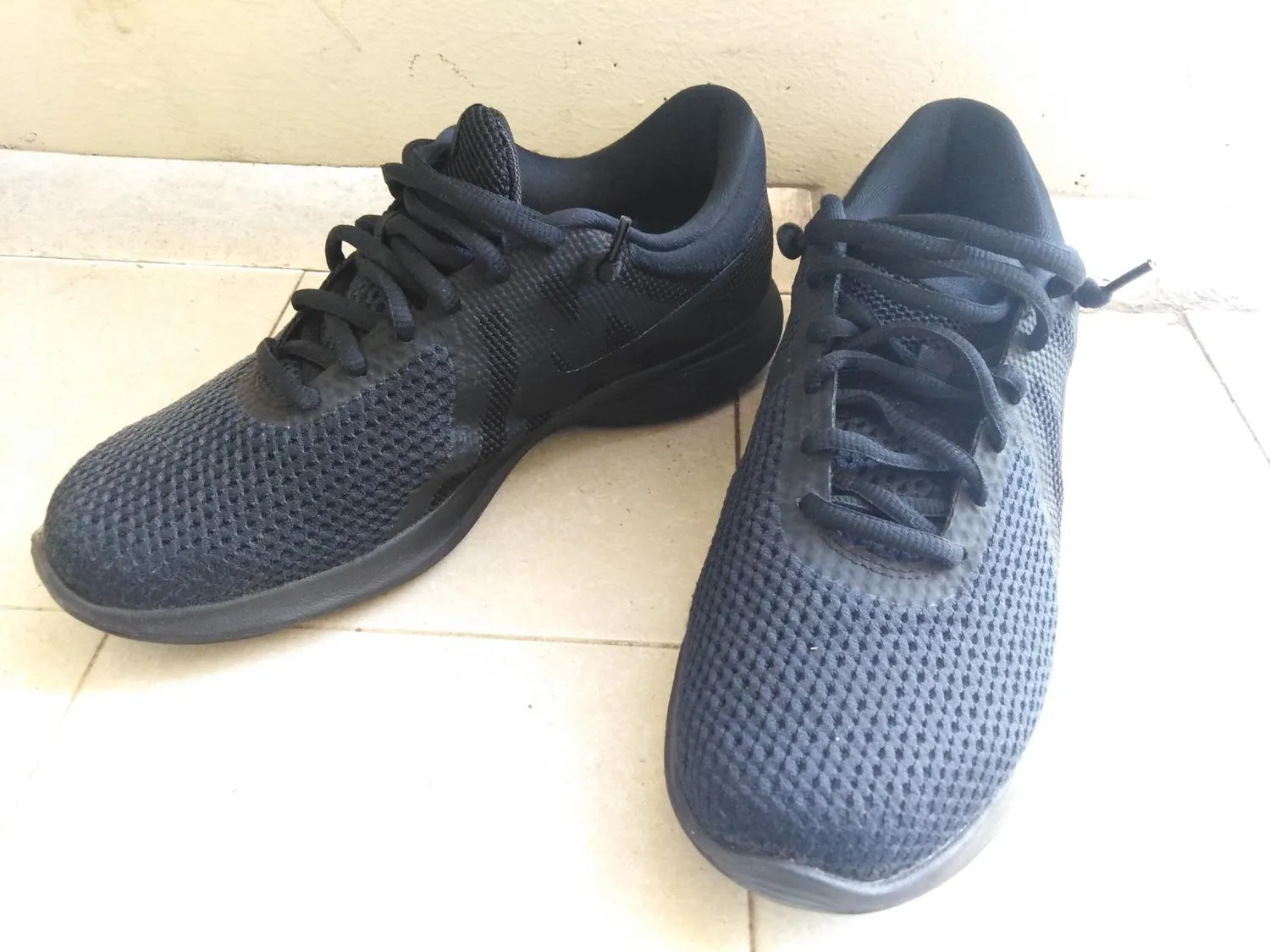 Nike Revolution 4 scarpe corsa uomo traspiranti