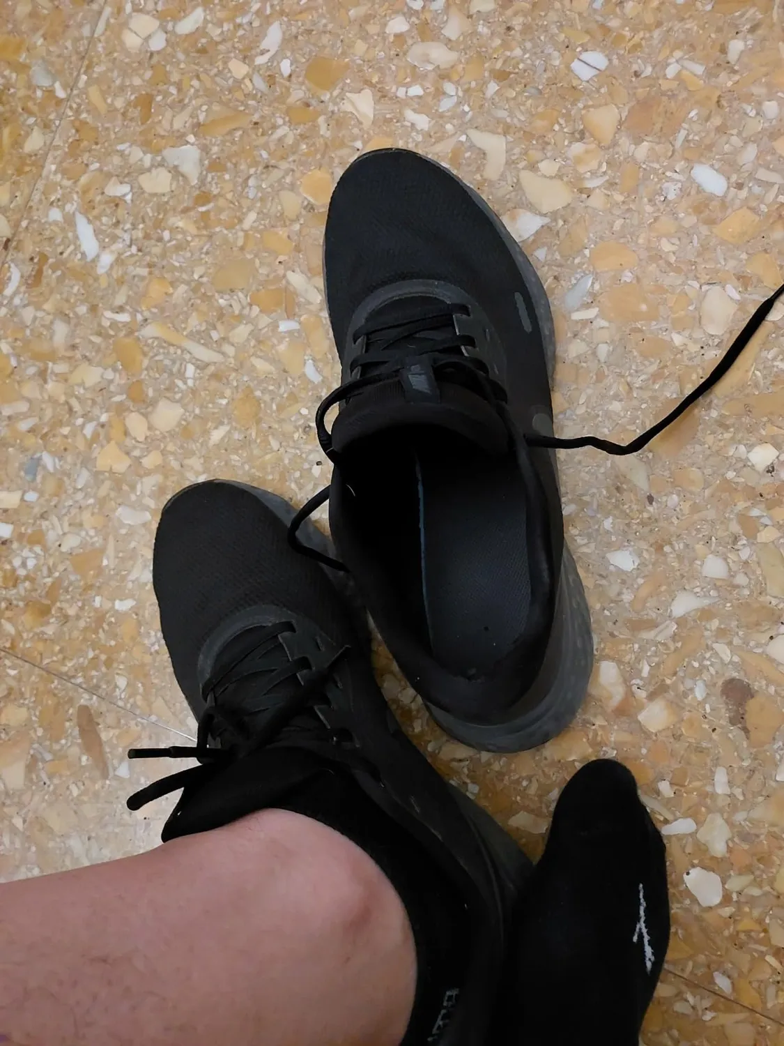 Nike Revolution 6 scarpe running uomo nere 44