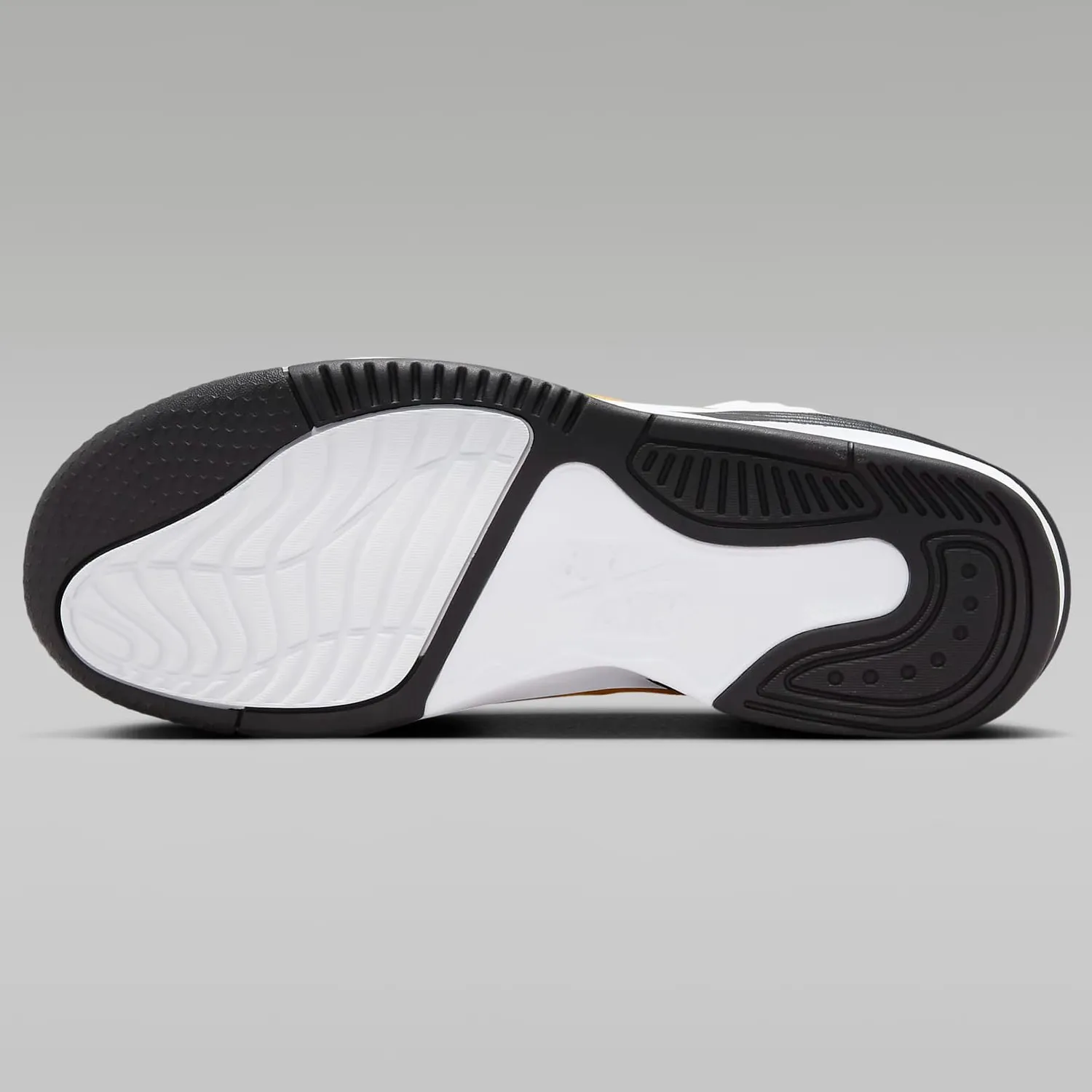 Nike Max Aura 5 scarpe da basket uomo leggere