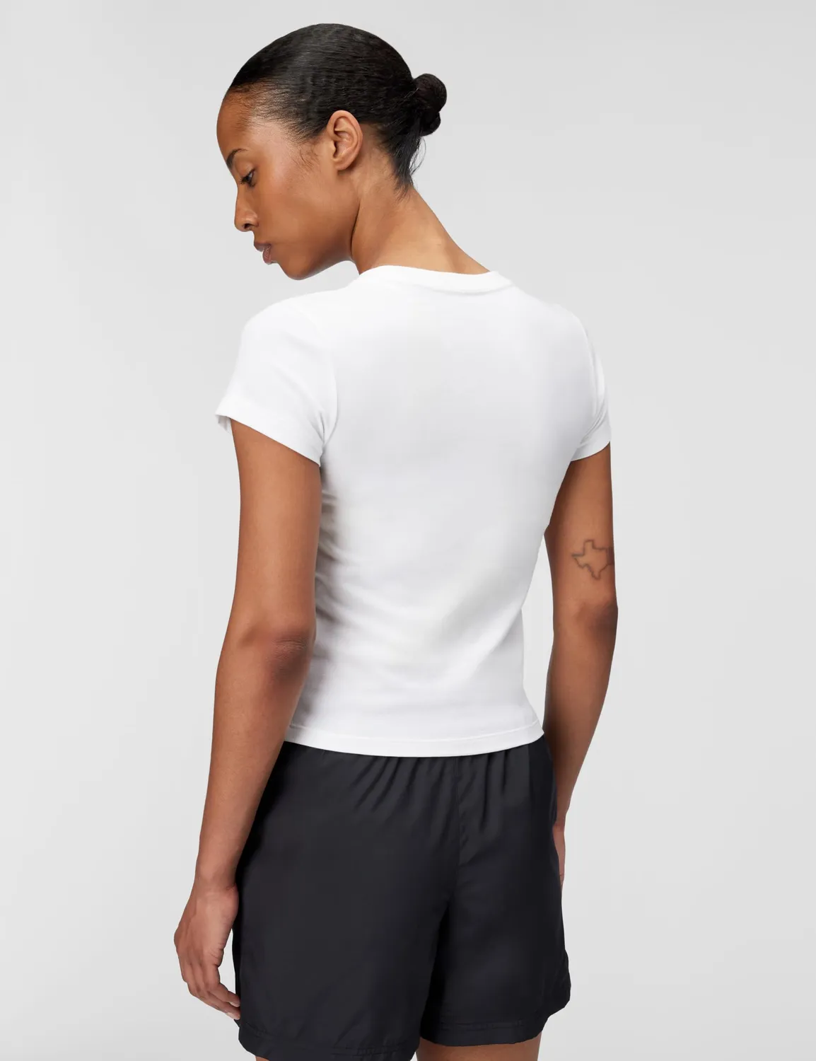 Nike Chill Knit top corto donna bianco nero modal