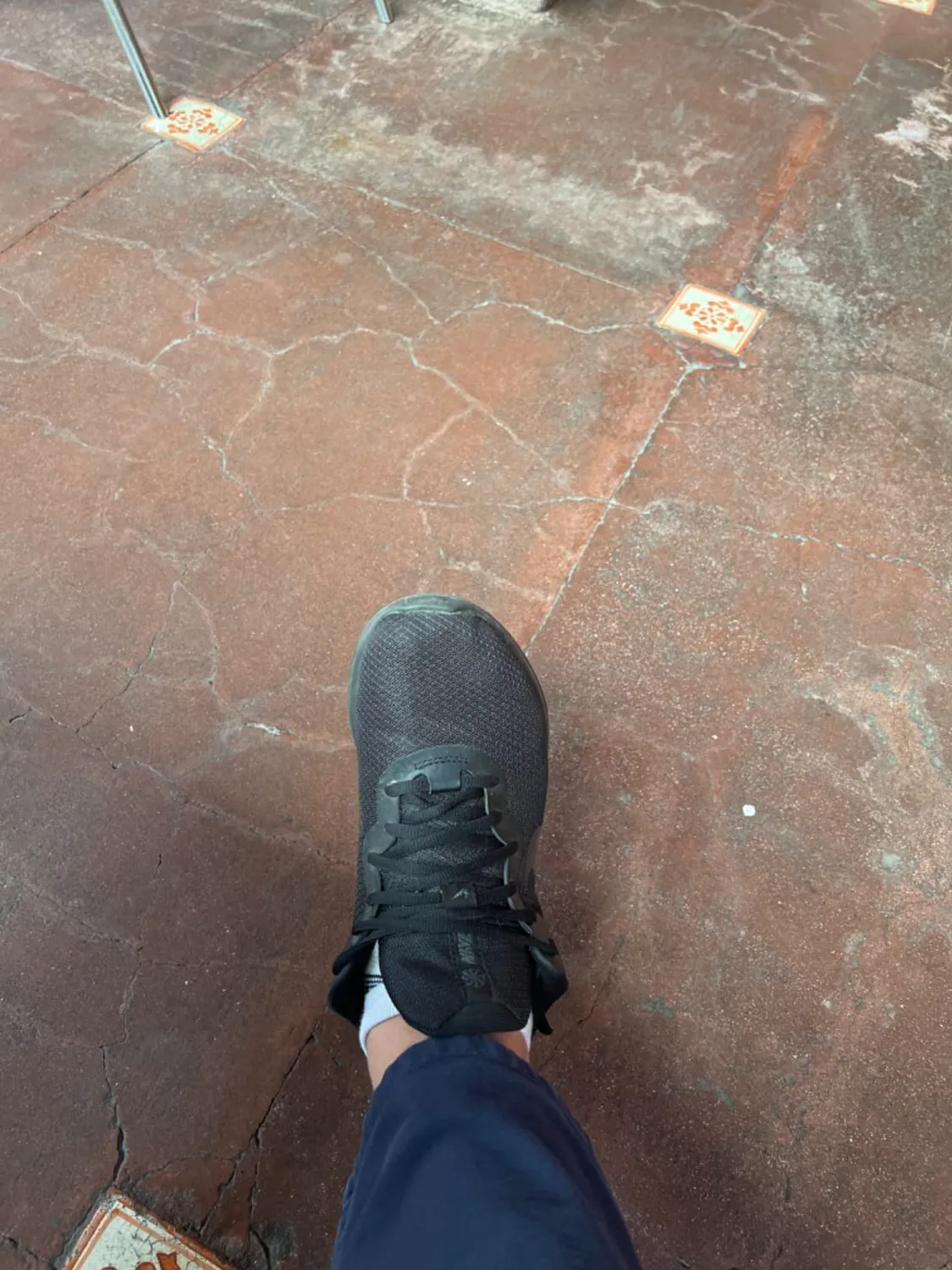 Nike Revolution 6 scarpe running uomo nere 44