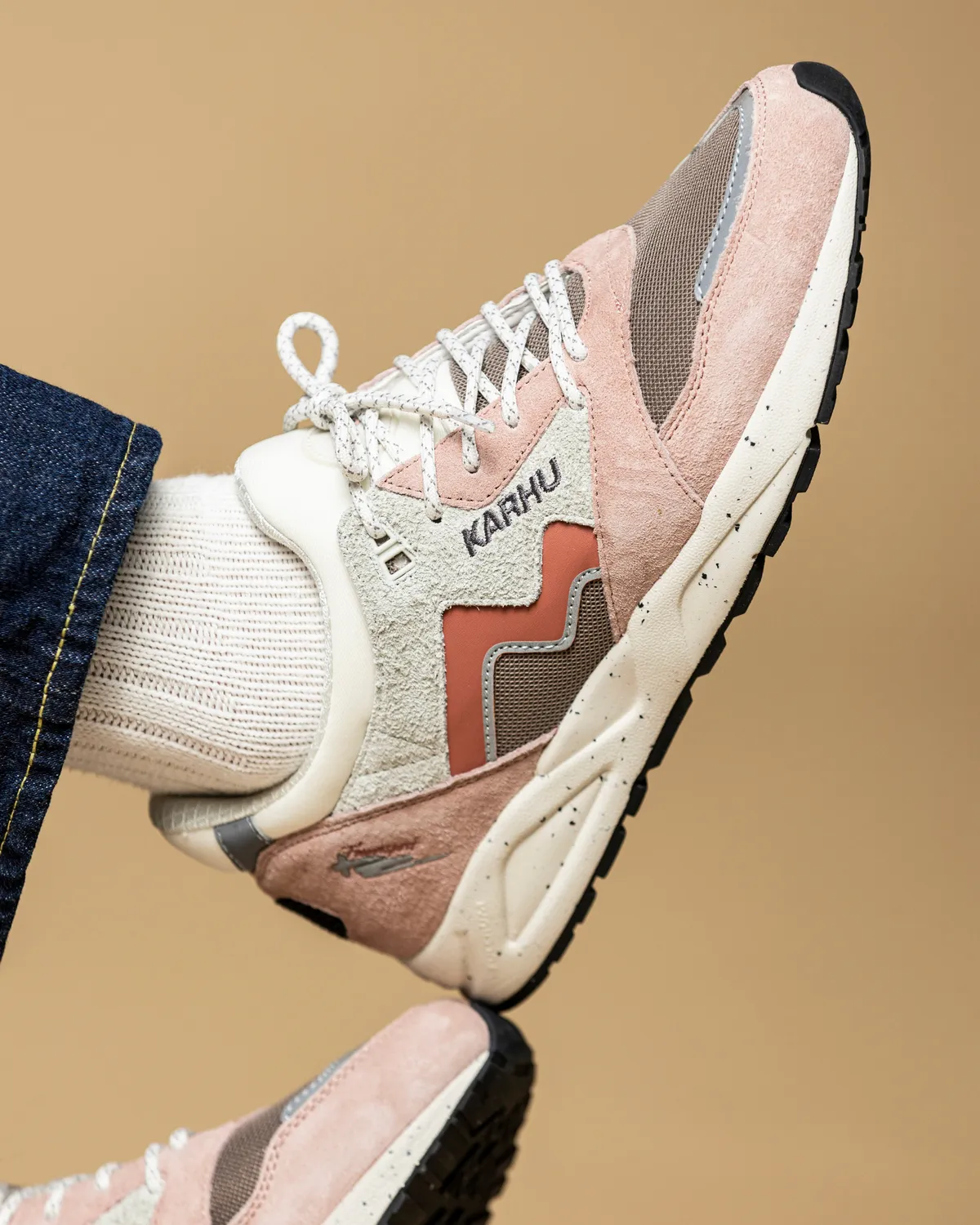 Karhu Aria 95 sneakers adobe rose camoscio