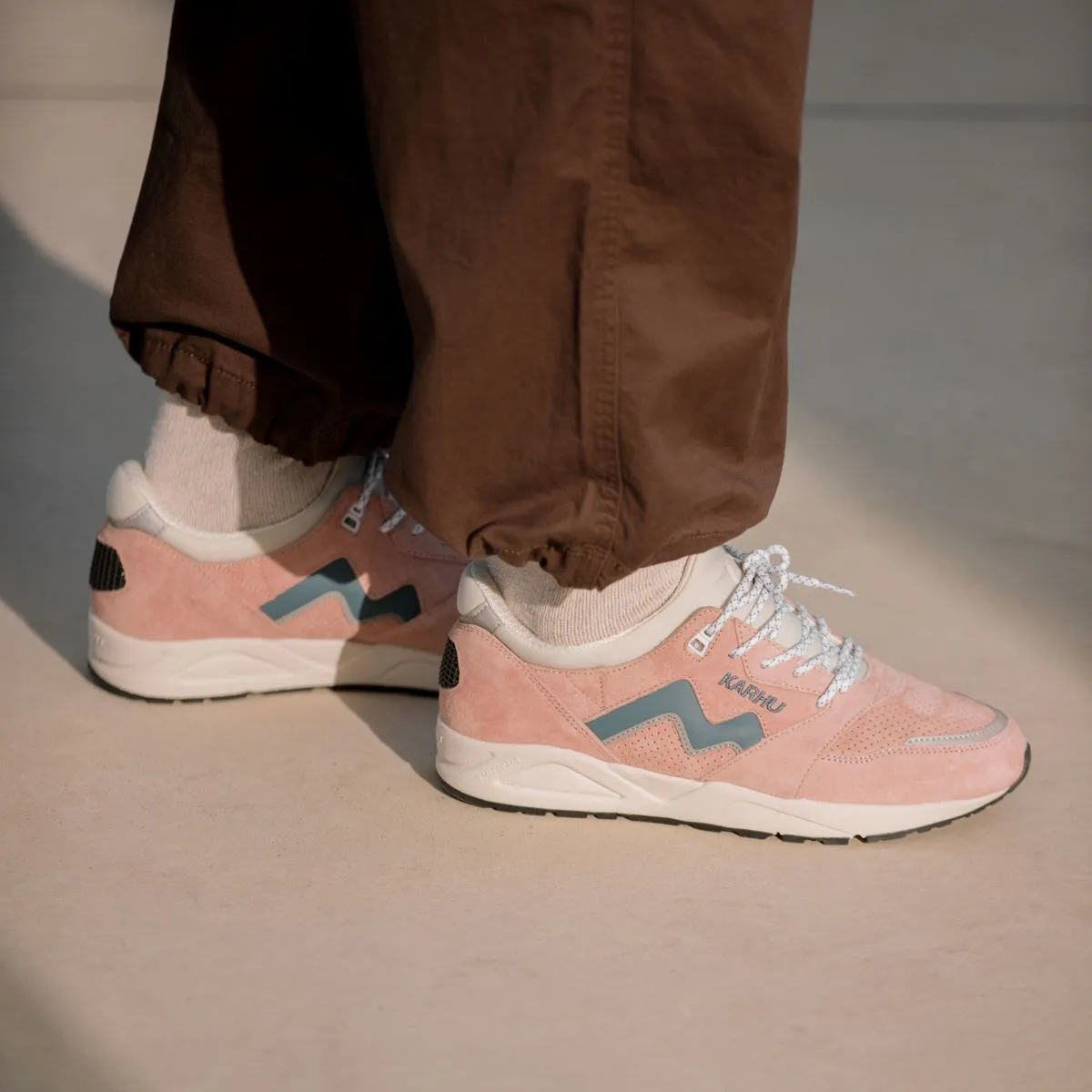 Karhu Aria 95 sneakers Cameo Rose Blue Mirage traforate