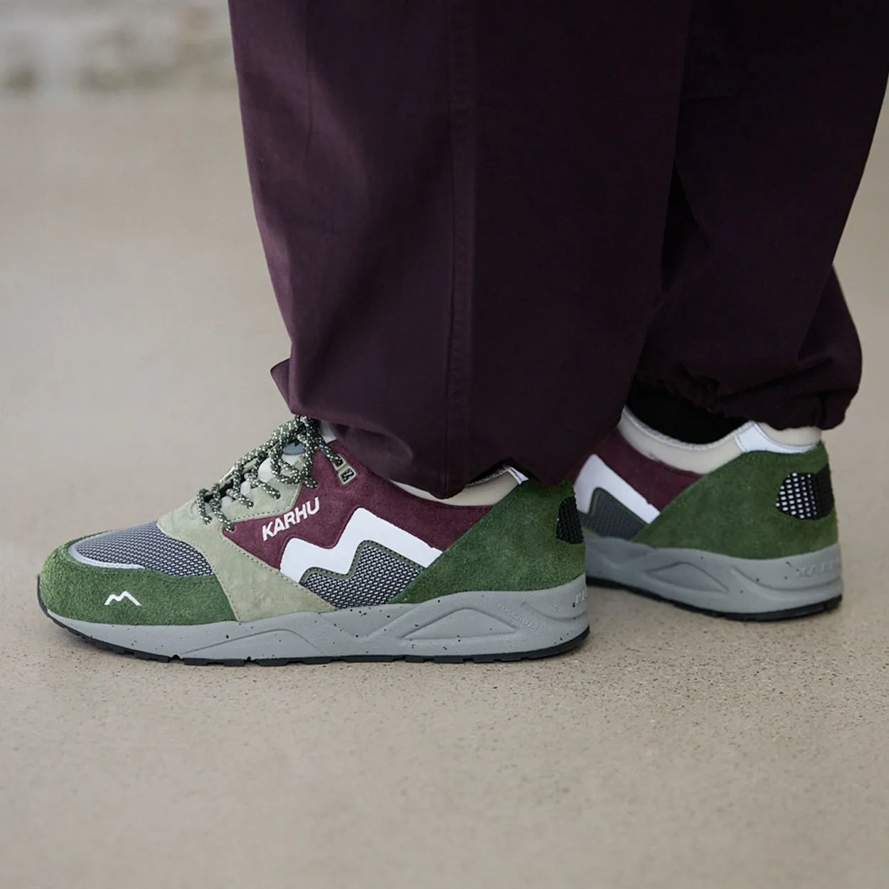 Karhu Aria 95 sneakers bronze green fig suede retro