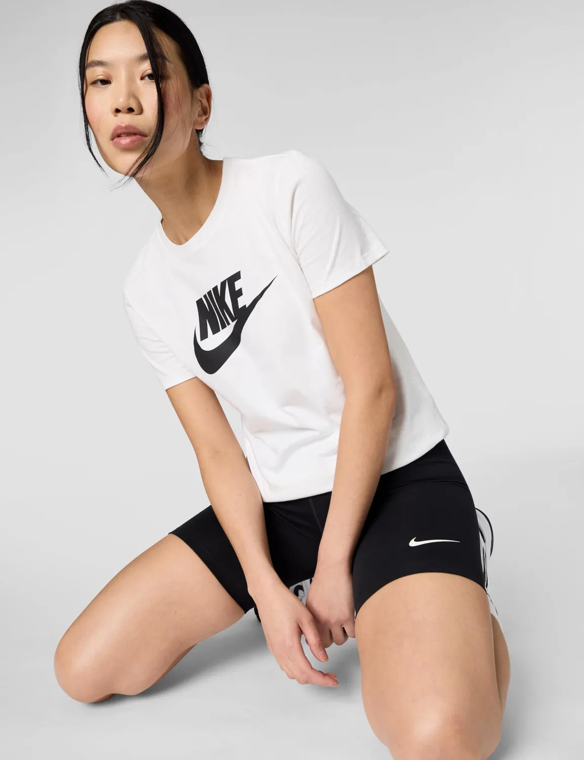 Nike NSW Classics HR 8in Pantaloncini Donna M neri elasticizzati