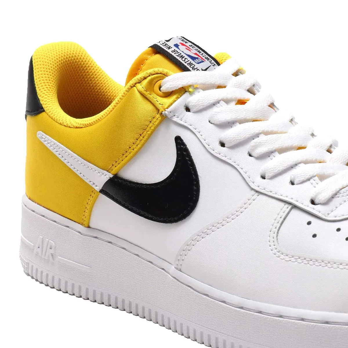 Nike Air Force 1 07 LV8 2 sneakers uomo 11 nero giallo