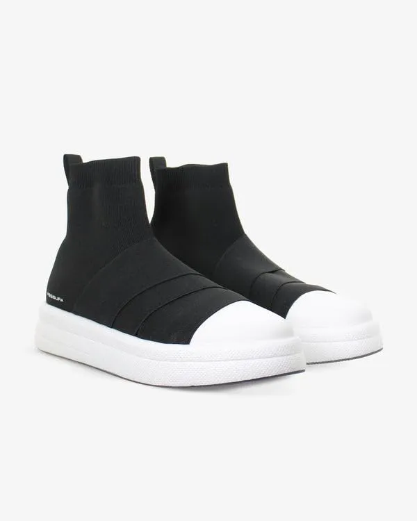 Fessura Foam Y scarpe 42 EU look contemporaneo