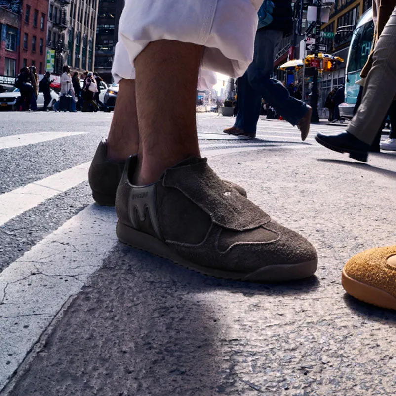Karhu Mestari Slip-On scarpe chocolate in suede