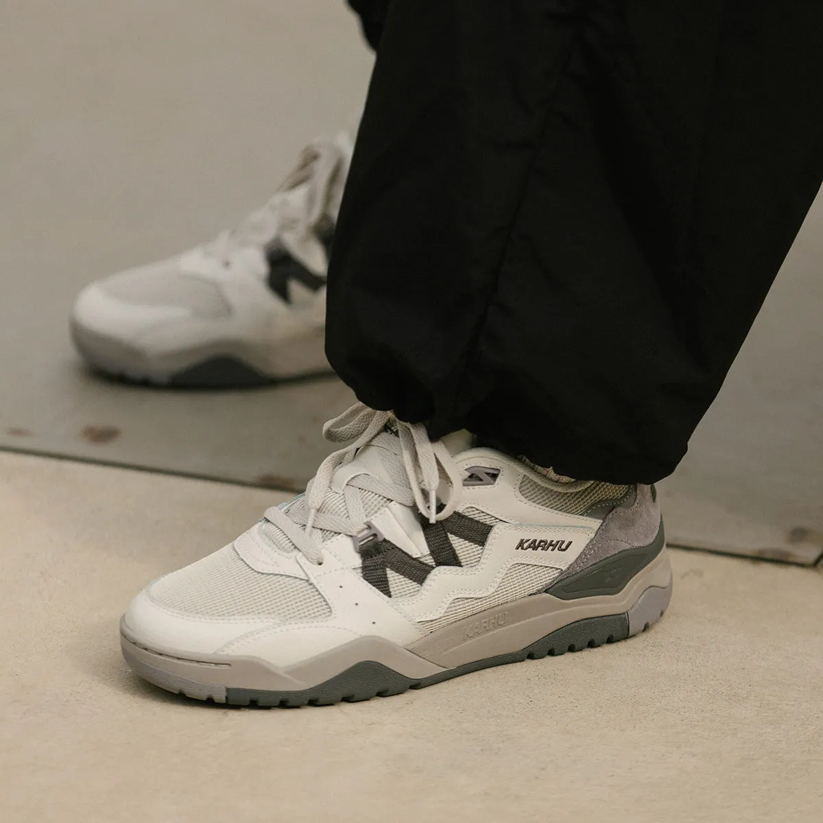 Karhu Fusion XT Blanc Dark Gull Gray scarpe suede