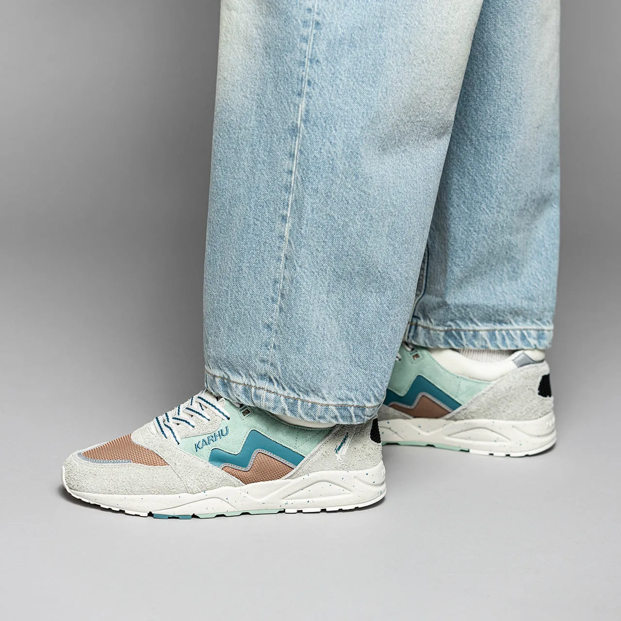 Karhu Aria 95 sneakers foggy dew blue suede riflettenti
