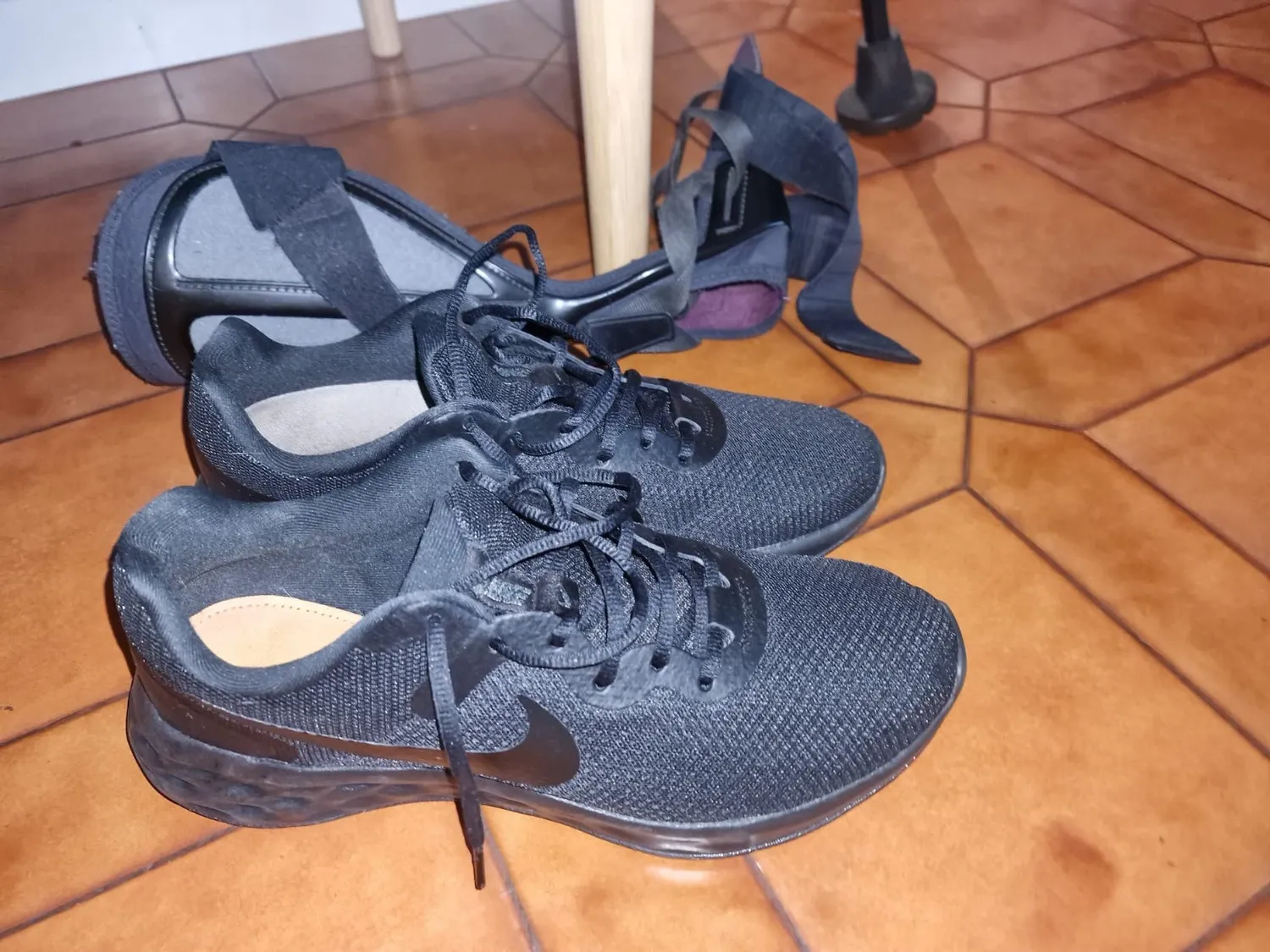 Nike Revolution 6 scarpe running uomo nere 44