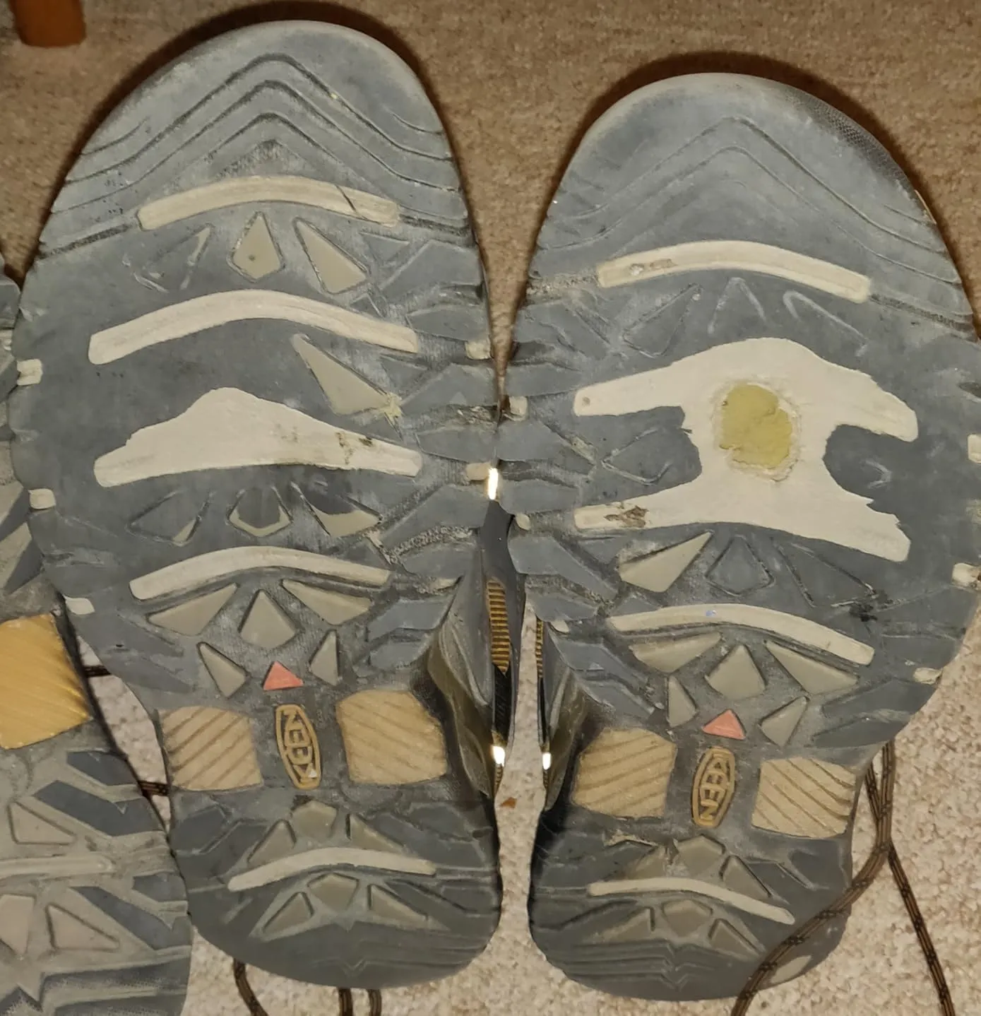 KEEN Targhee III Mid scarponi trekking nero marrone