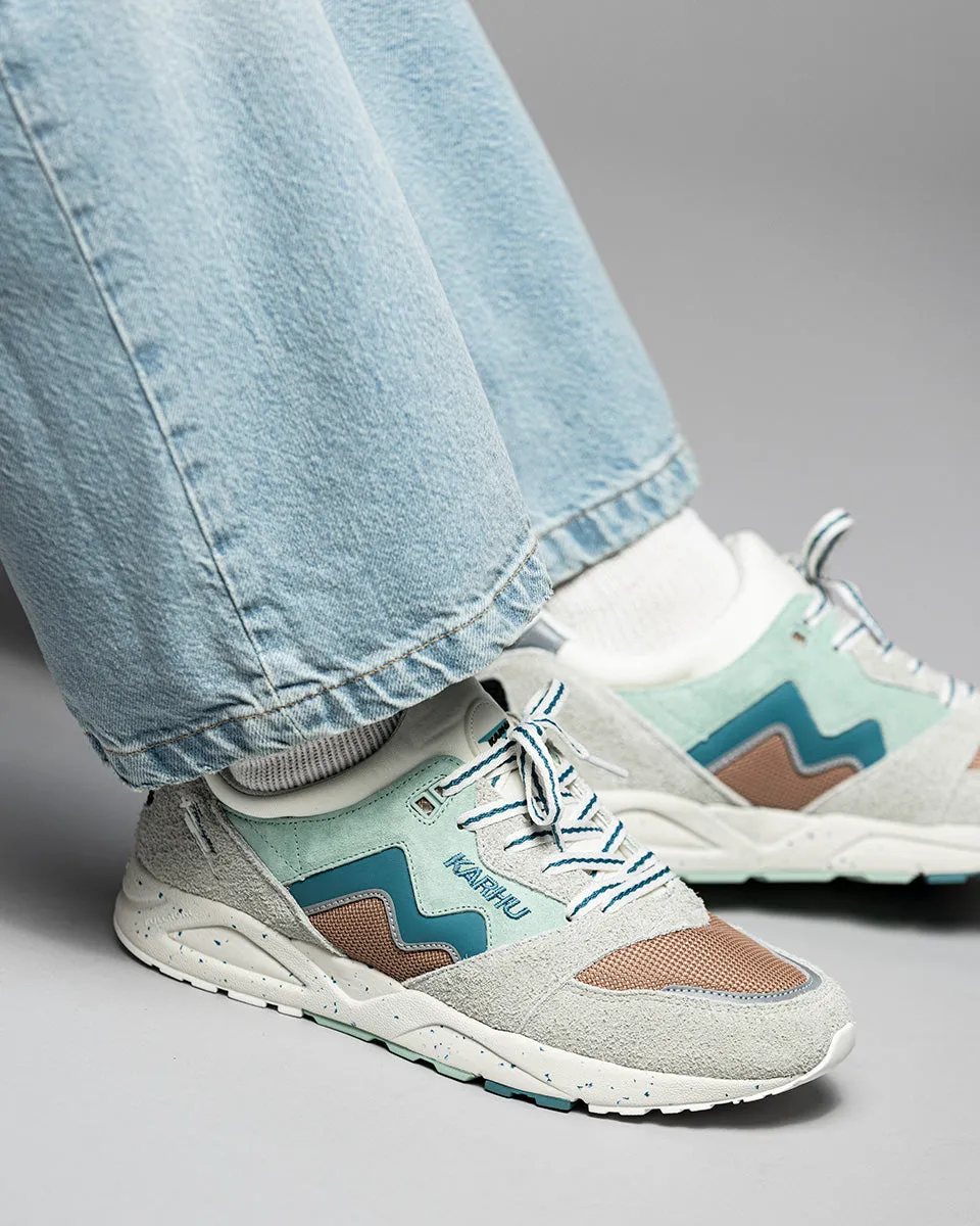 Karhu Aria 95 sneakers foggy dew blue suede riflettenti