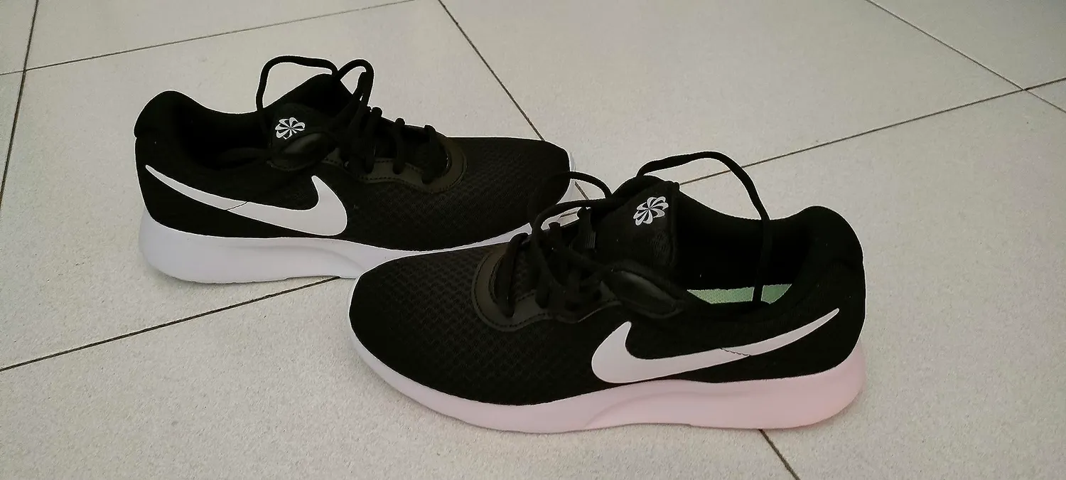 Nike Tanjun scarpe da ginnastica uomo 43 EU grigie traspiranti