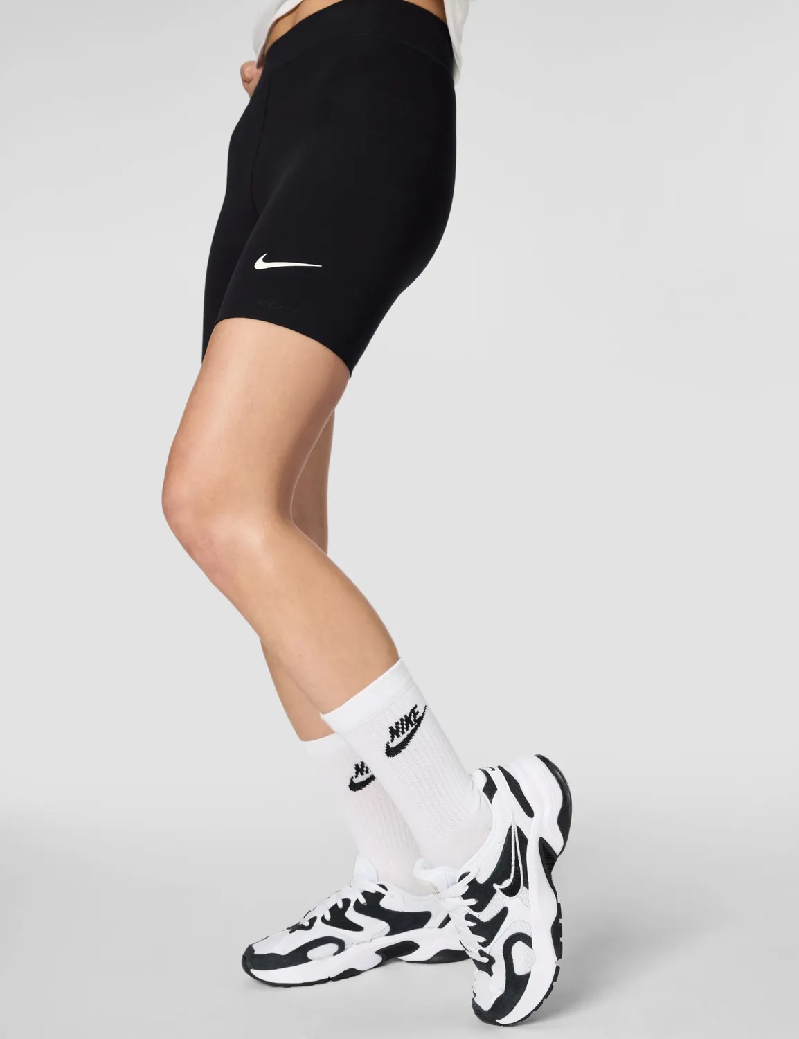 Nike NSW Classics HR 8in Pantaloncini Donna M neri elasticizzati