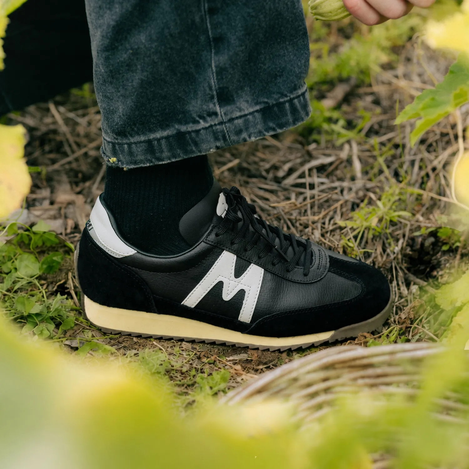 Karhu Mestari 76 sneakers Jet Black Blanc de Blanc pelle