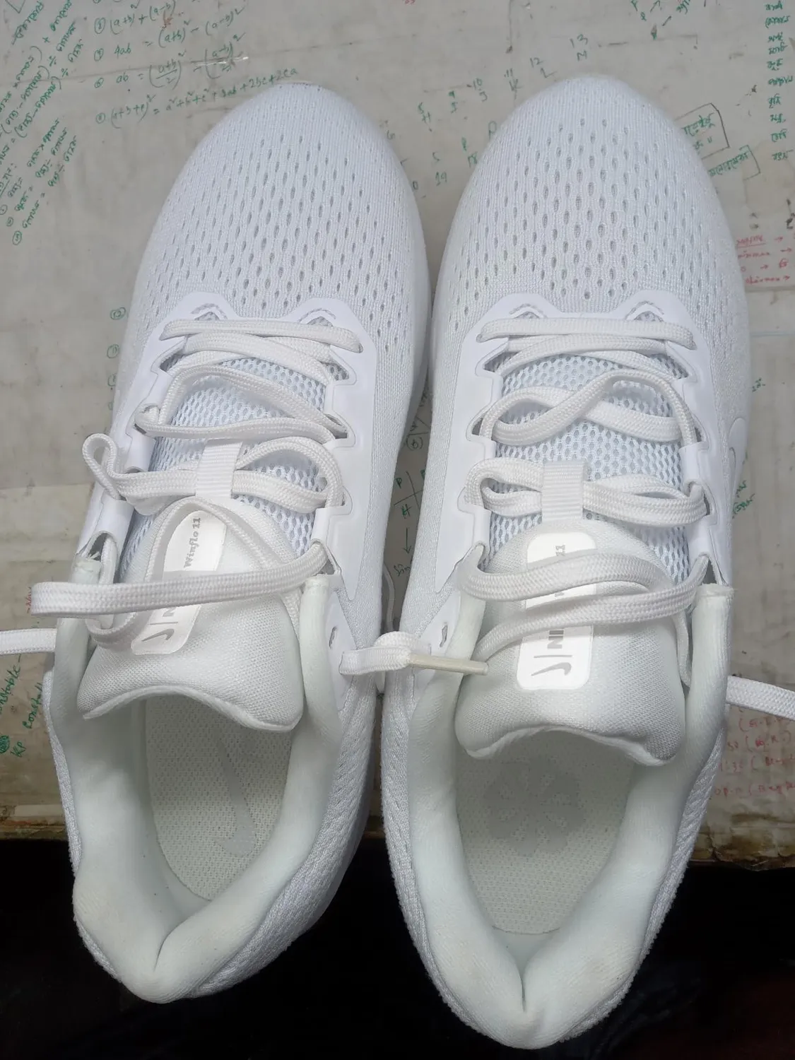Nike Winflo 11 scarpe running bianco 39 EU donna uomo