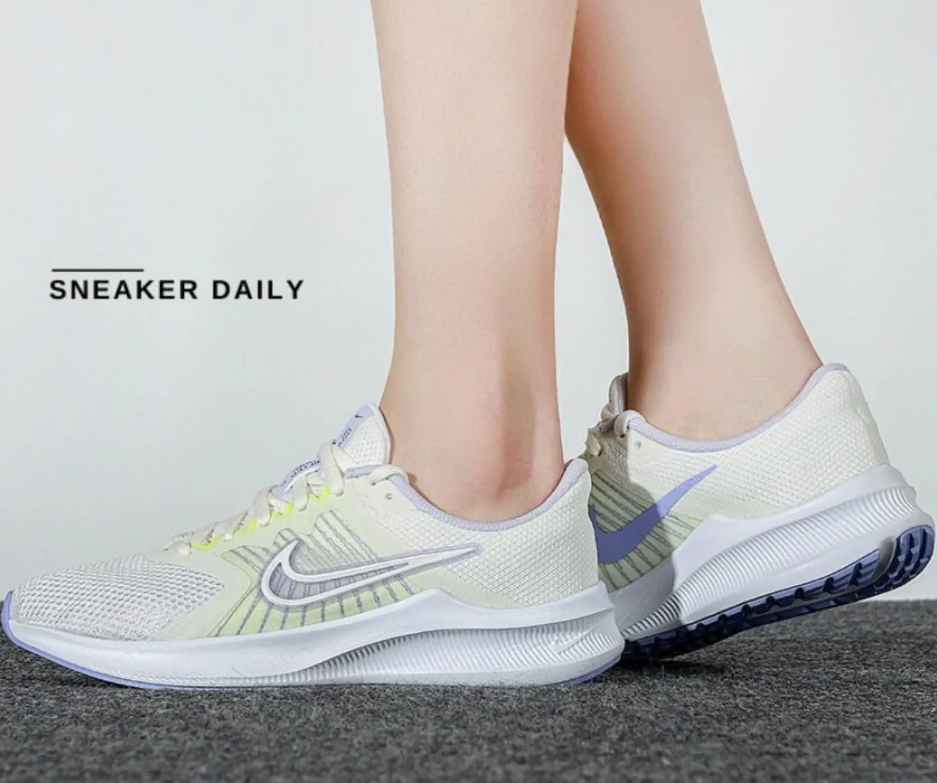 Nike Downshifter 11 scarpe running donna bianco