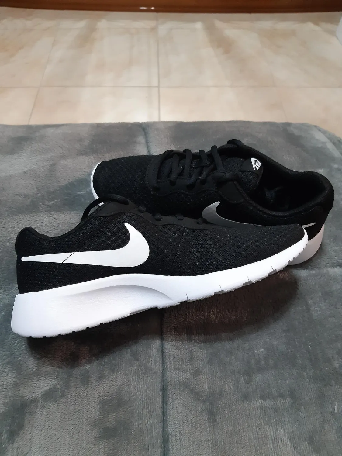 Nike Tanjun scarpe ginnastica donna 40 EU