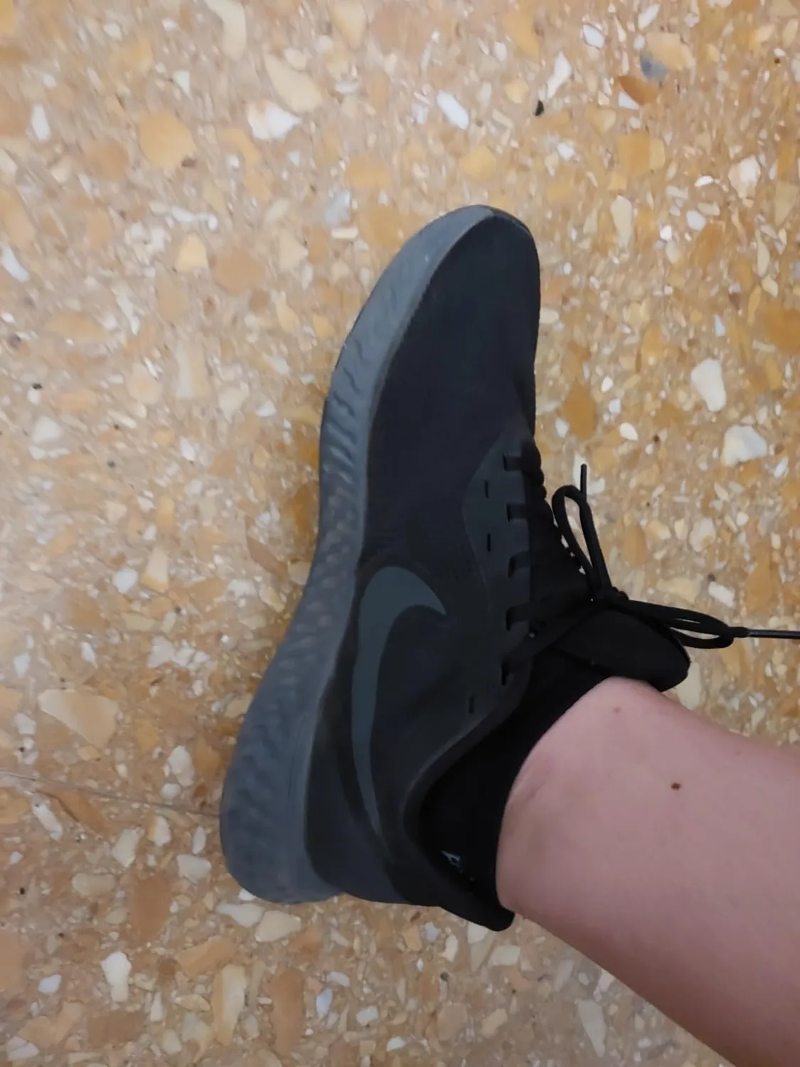 Nike Revolution 6 scarpe running uomo nere 44
