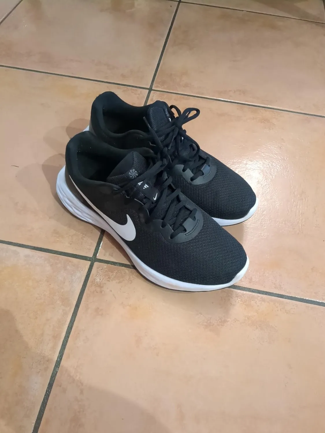 Nike Revolution 6 scarpe running uomo nere 44