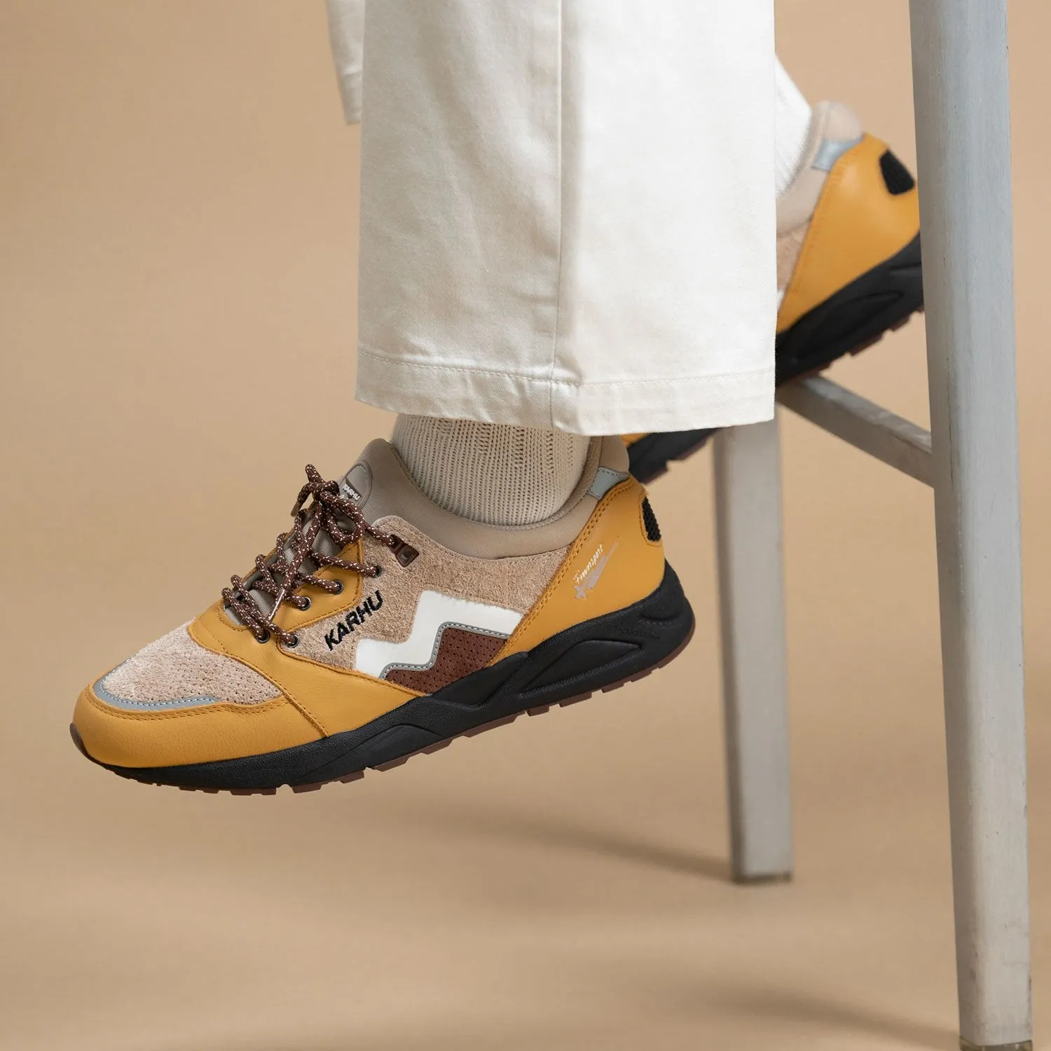 Karhu Aria 95 sneakers Oak Buff White in pelle