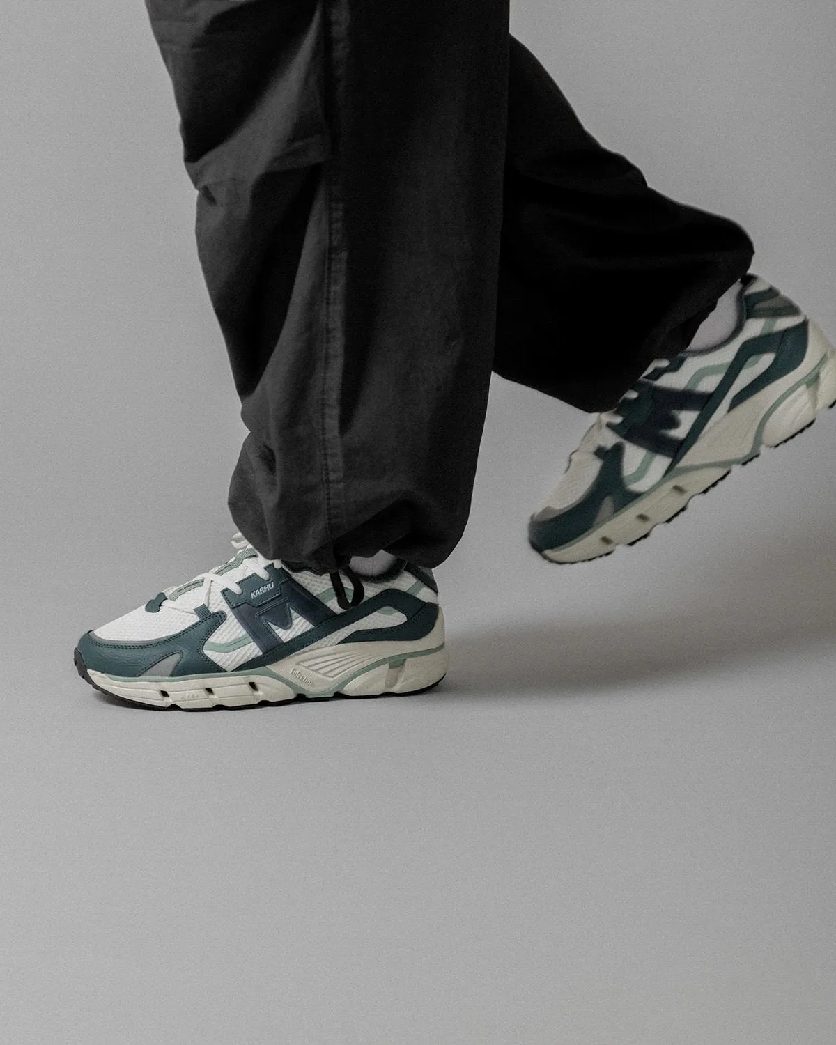 Karhu Super Fulcrum sneakers stormy weather india ink