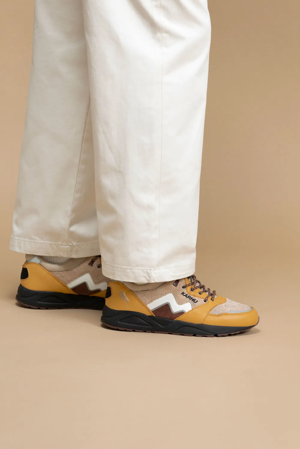 Karhu Aria 95 sneakers Oak Buff White in pelle