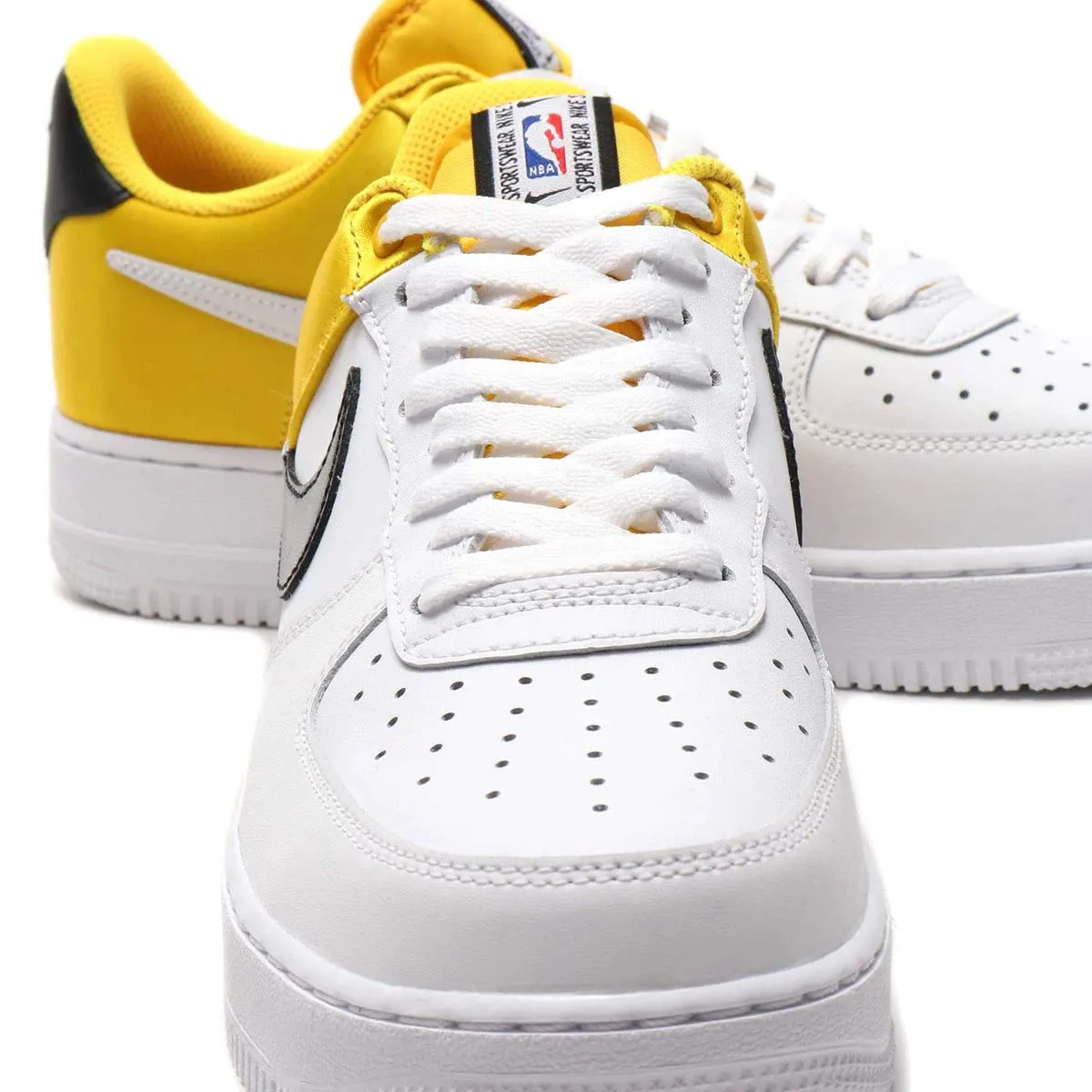 Nike Air Force 1 07 LV8 2 sneakers uomo 11 nero giallo