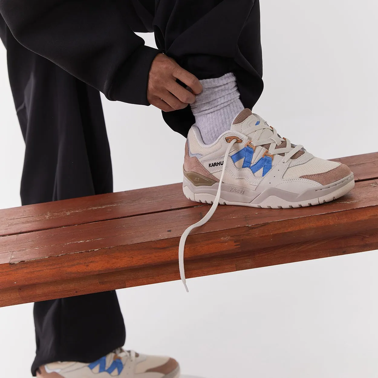 Karhu Fusion XT sneakers Warm Taupe Azure Blue camoscio