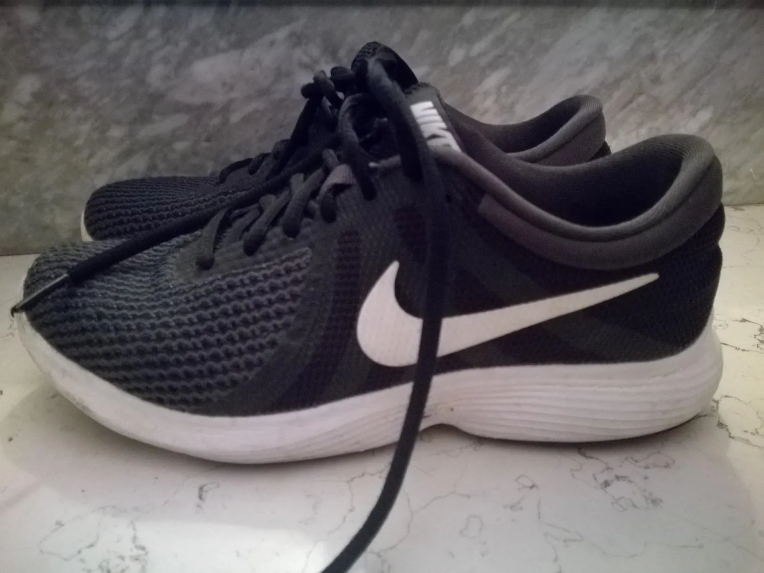 Nike Revolution 4 scarpe corsa uomo traspiranti